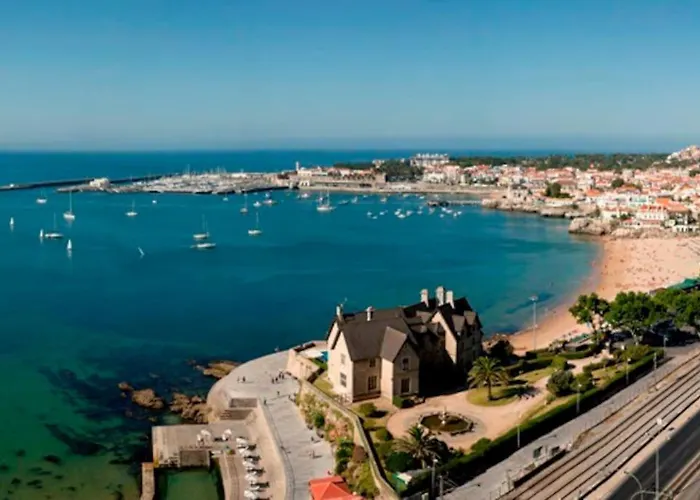 Nice Villa In Cascais, Near The Center And Beaches, But In A Very Quite Neighborhood
