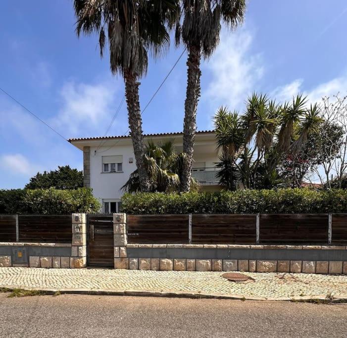 Vakantiehuis In Cascais, Near The Center And Beaches, But In A Very Quite Neighborhood Cascais